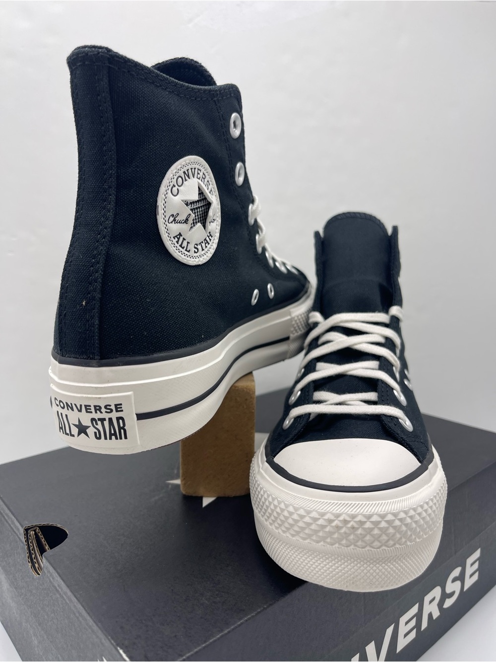 Converse A15534F
CTAS LIFT HI
BLACK/WHITE/SUNNY ANGLE Platform Sneakers - Picture 6 of 16